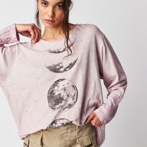 Magnolia Pearl moon phase tee
